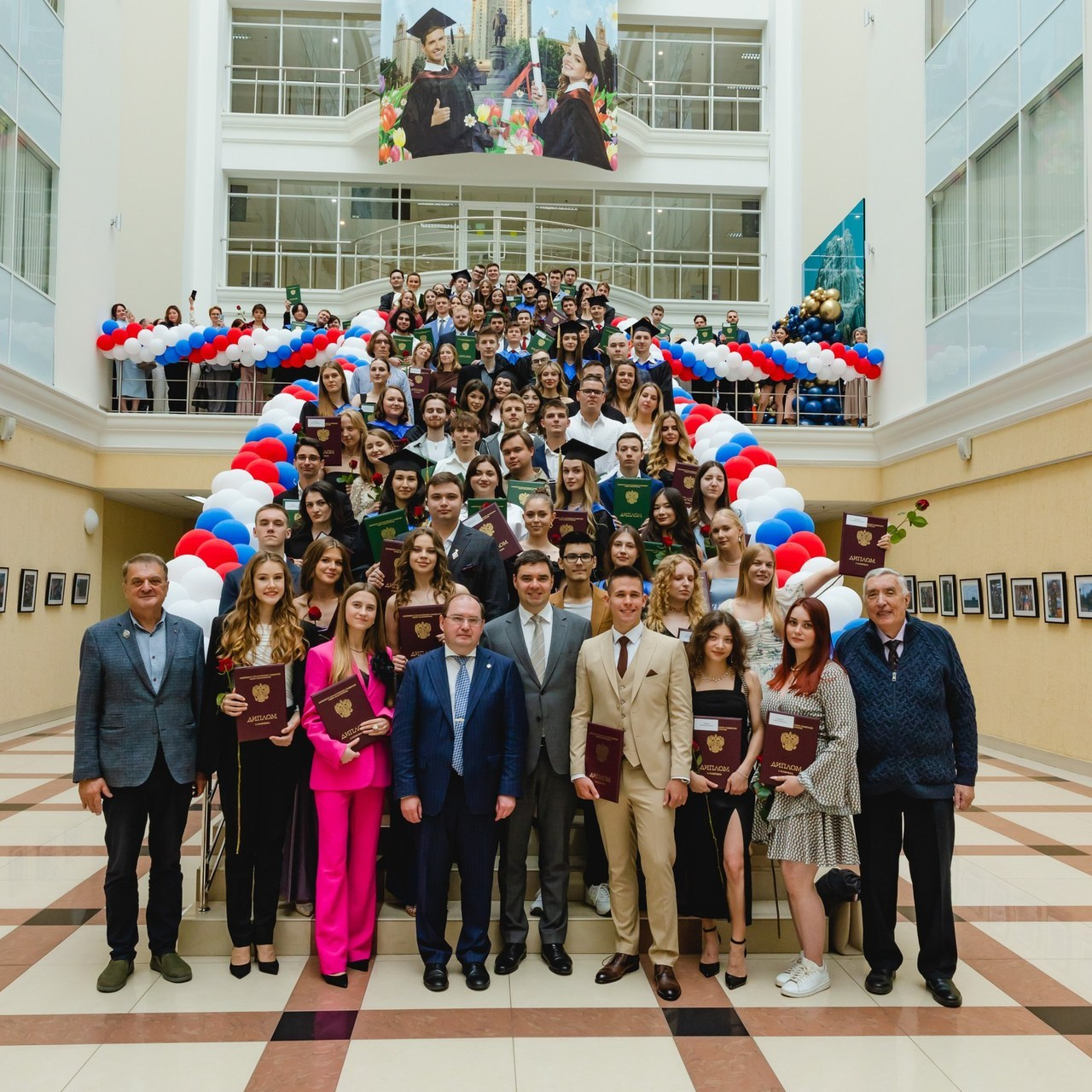 Отзывы. Сайт с красивыми фотографиями и людьми