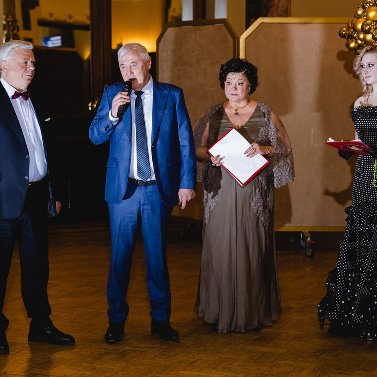 Отзывы. Сайт с красивыми фотографиями и людьми