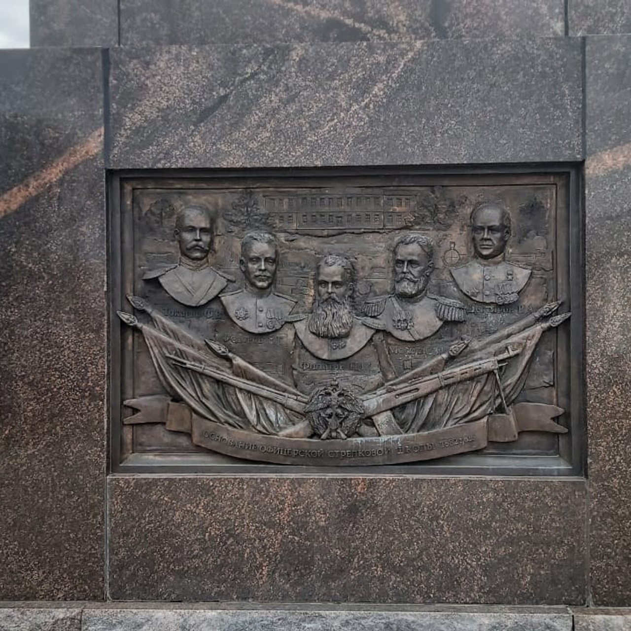 Город — щит и плацдарм Победы!