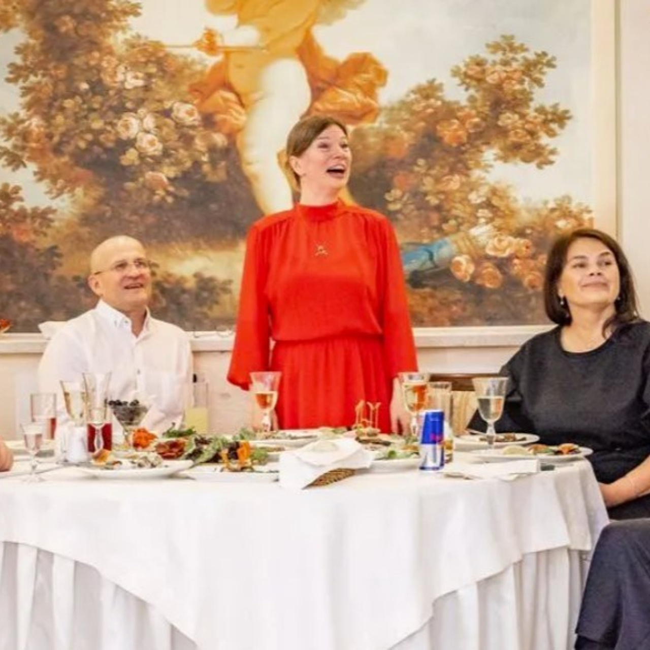 Ведущий Валерий Саксофонов