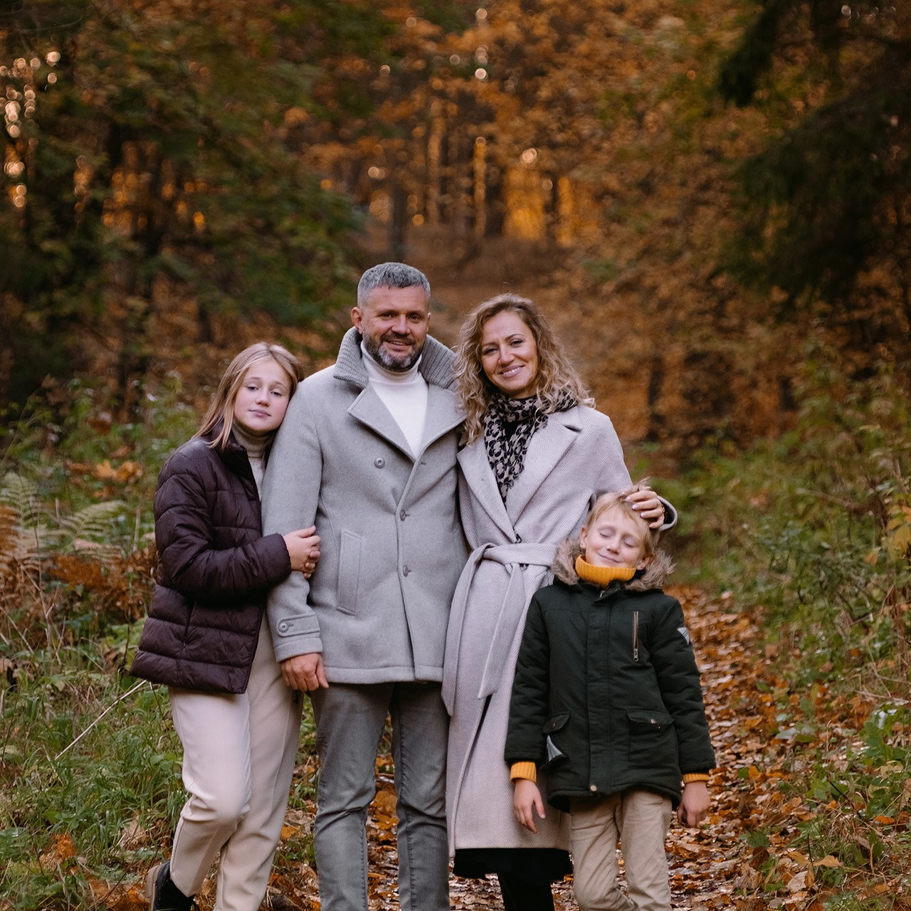 Осень. Парк. Конюшня.