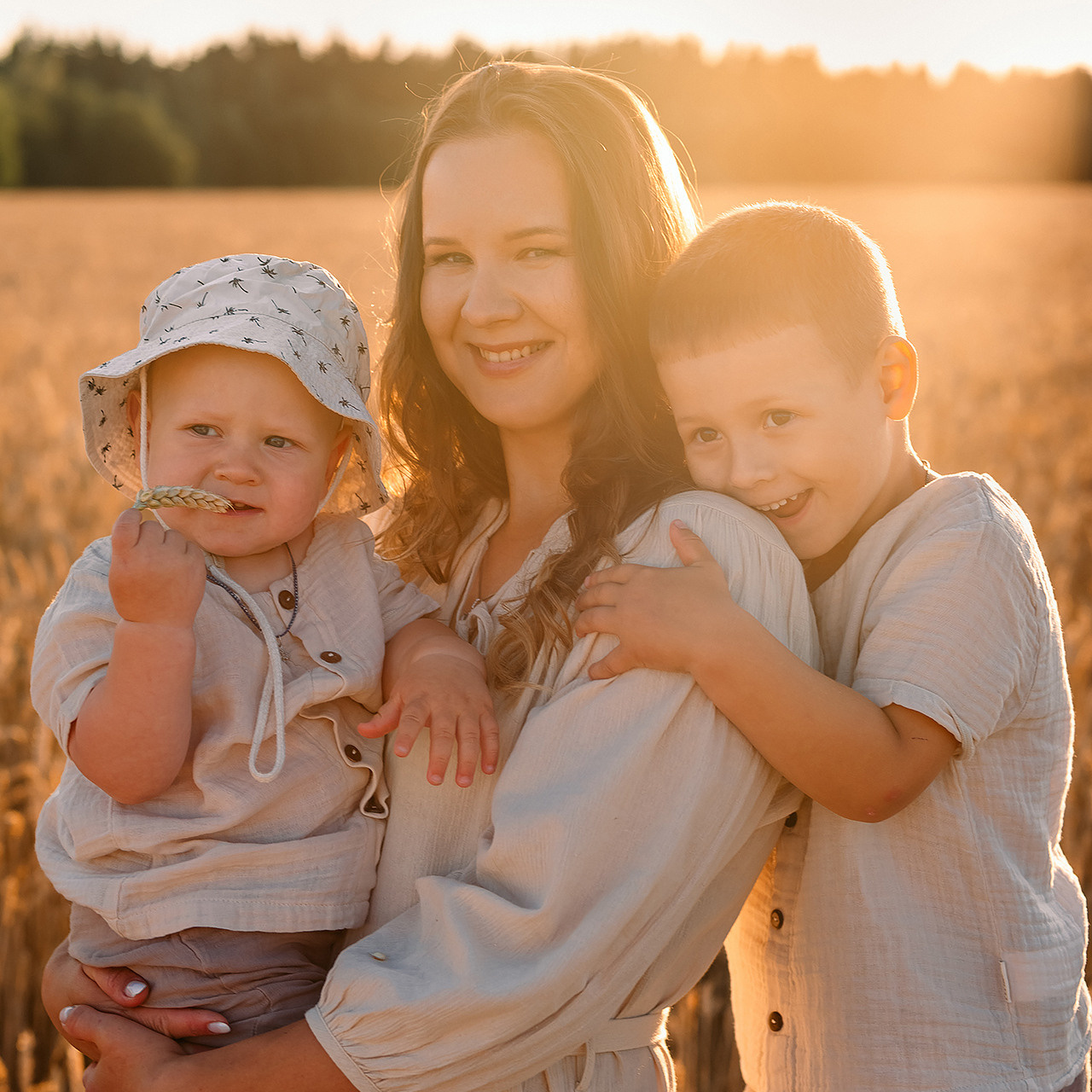 Лето. Поле пшеничное.