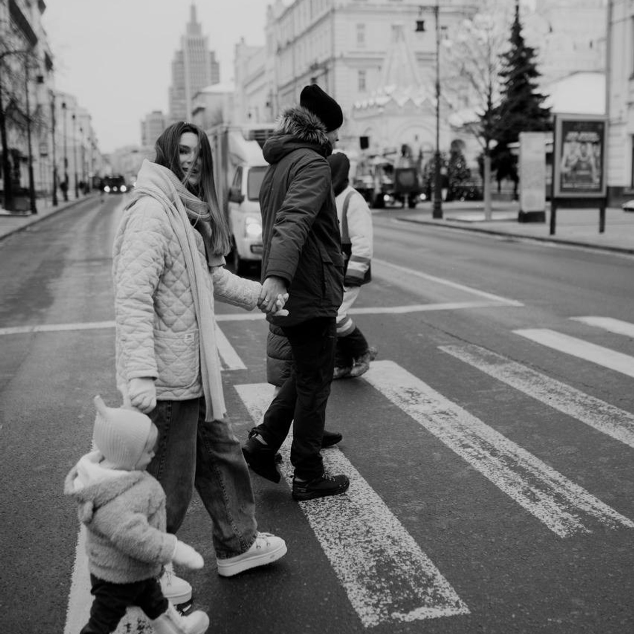 А я иду шагаю по Москве