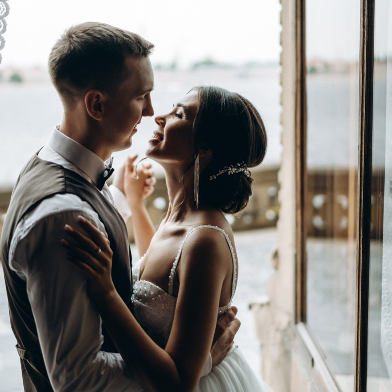 Профессиональный топ стилист по прическам и макияжу