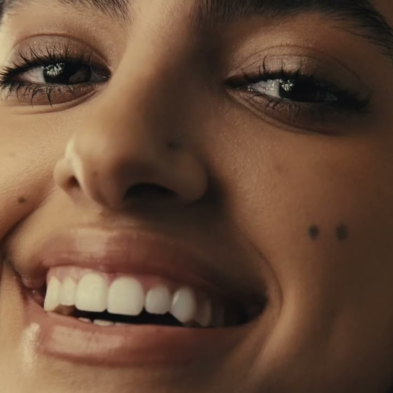 Gold Apple in Quatar Реклама '24