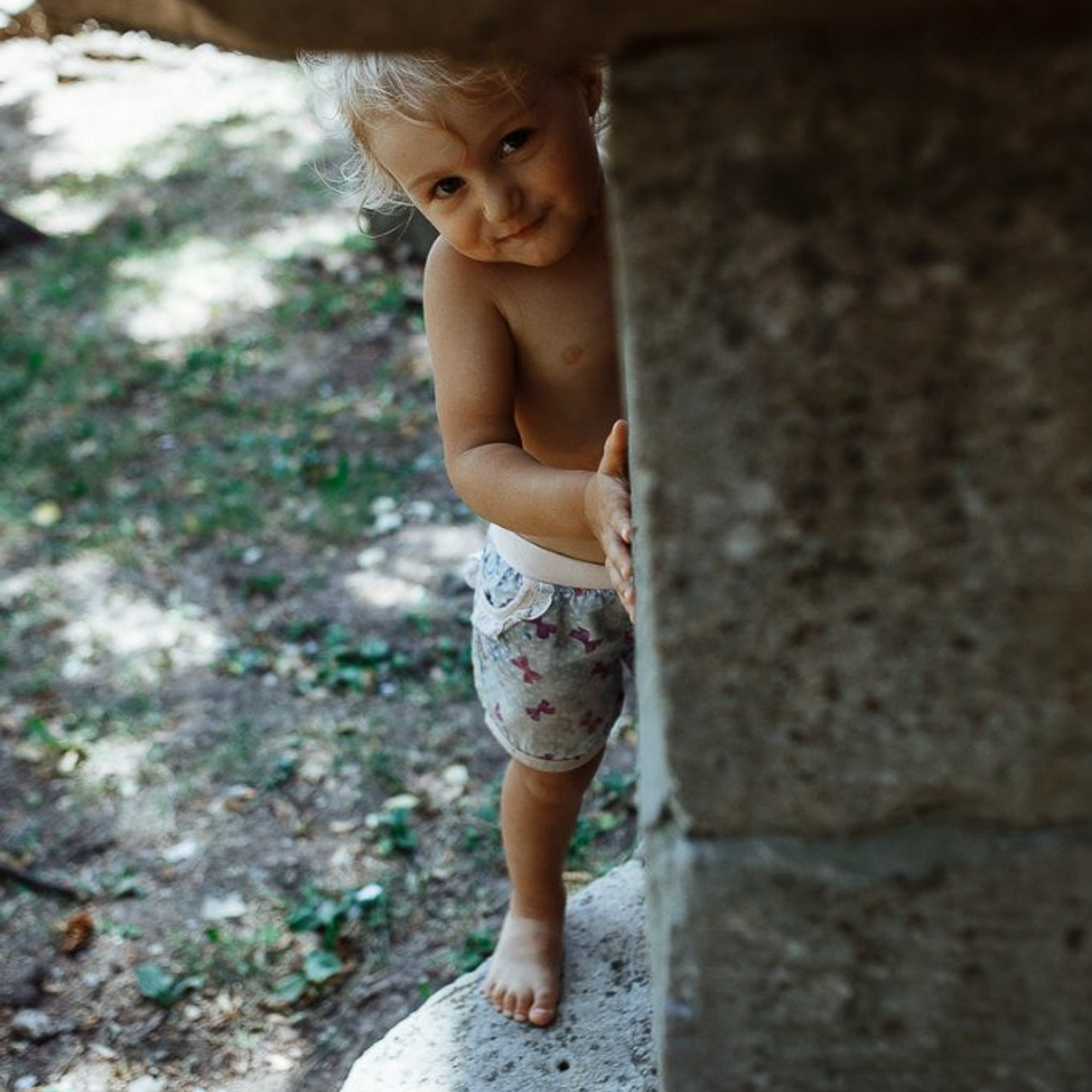 В фонтане Майя и Дарина