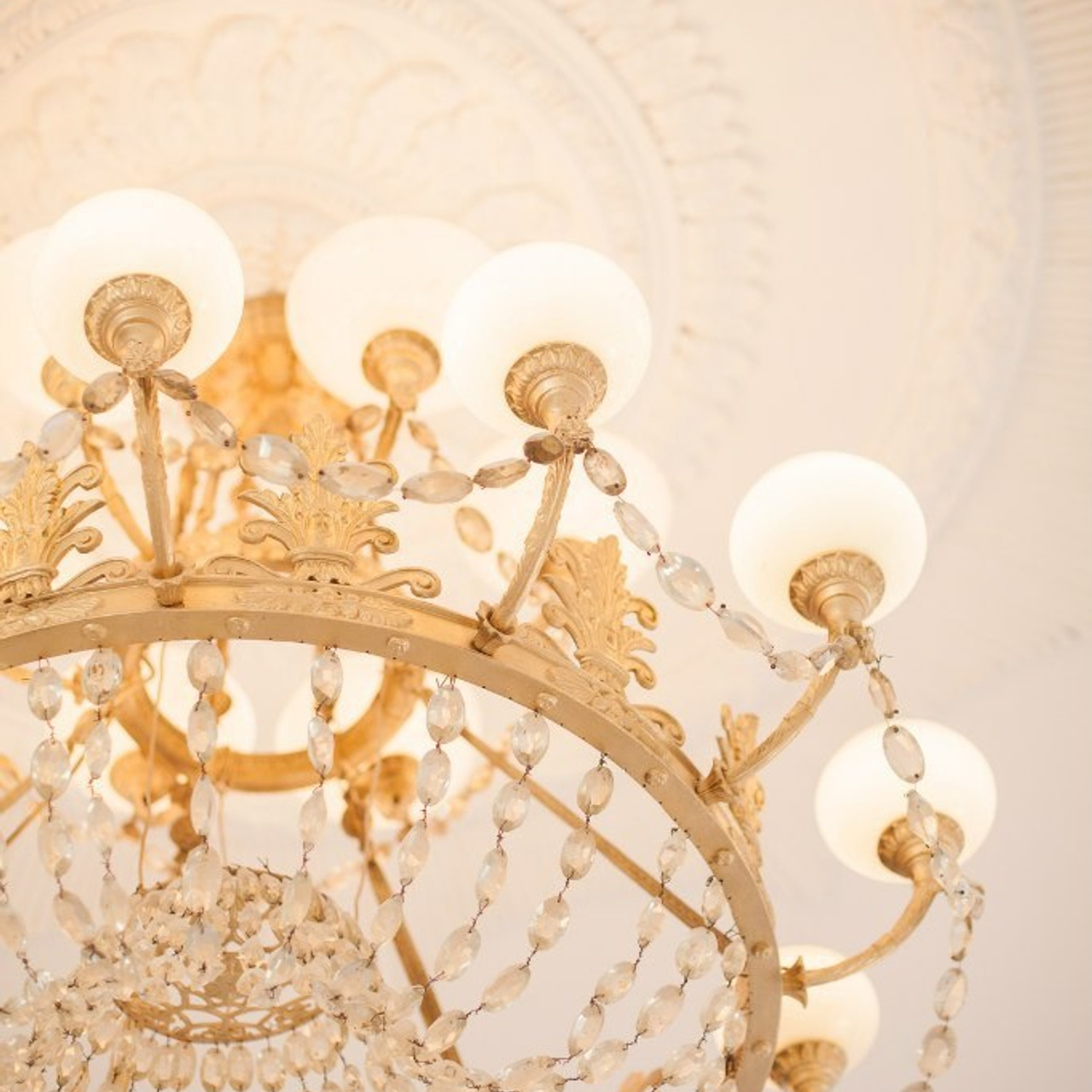 Видео снято в фотостудии «2 этаж»