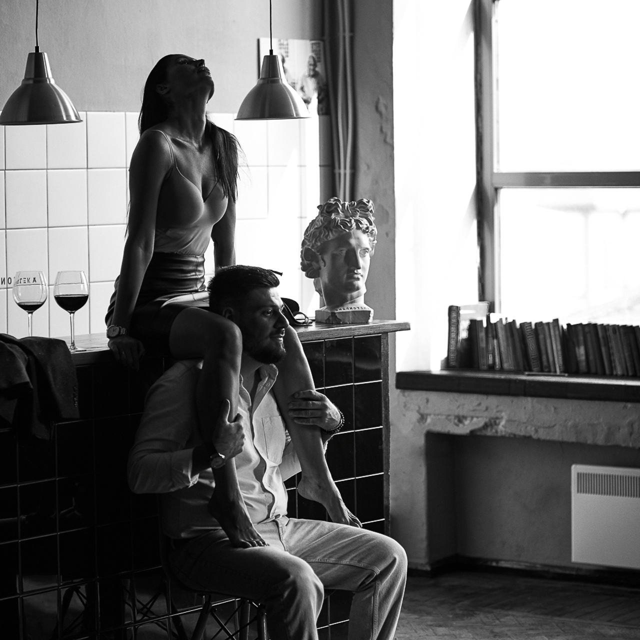 История в библиотеке. Свадебный и семейный фотограф Михаил Галабурдин и Анна Завадская. Рост