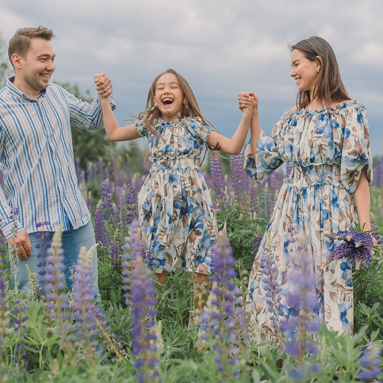 Семейная фотосессия Дины в люпинах