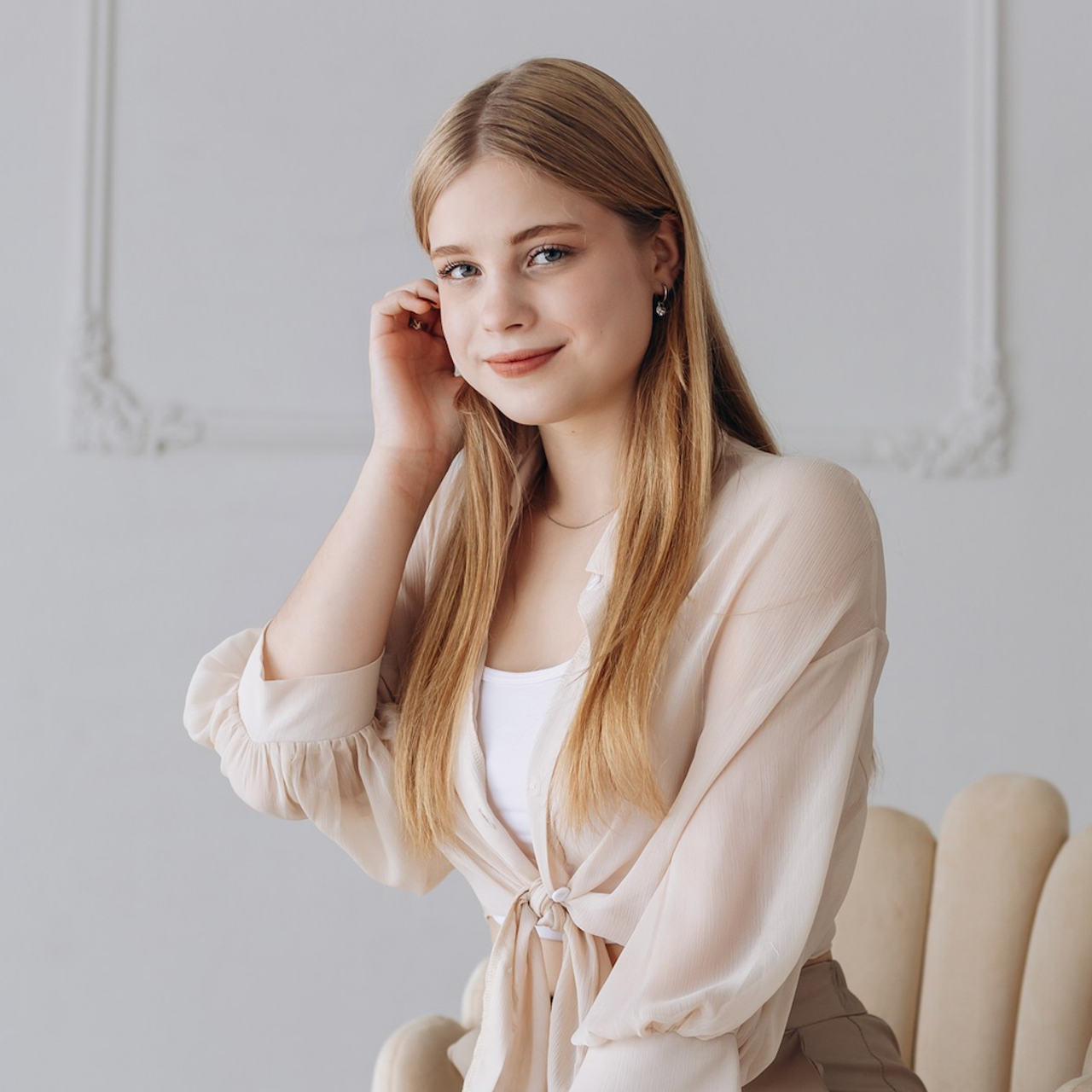 Бежевая стена