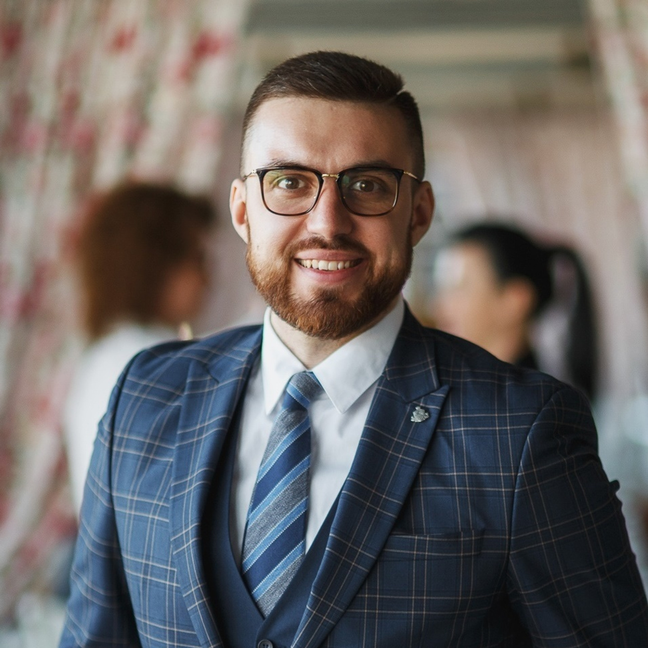 Отзывы о видеографе Антоне Чайном. Видеограф Антон Чайный. Свадебные ромкомы с пасхалками