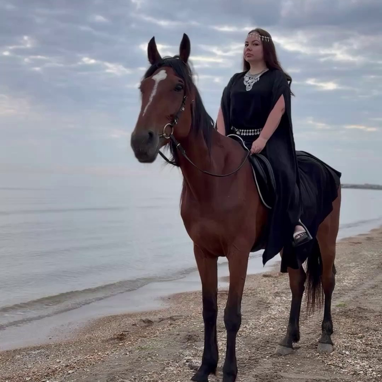 Конная фотосессия на море. Фотограф Дагестан | Лошади | Этноплатья | Туры