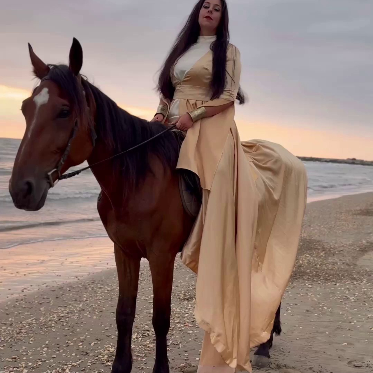 Конная фотосессия на море. Фотограф Дагестан | Лошади | Этноплатья | Туры