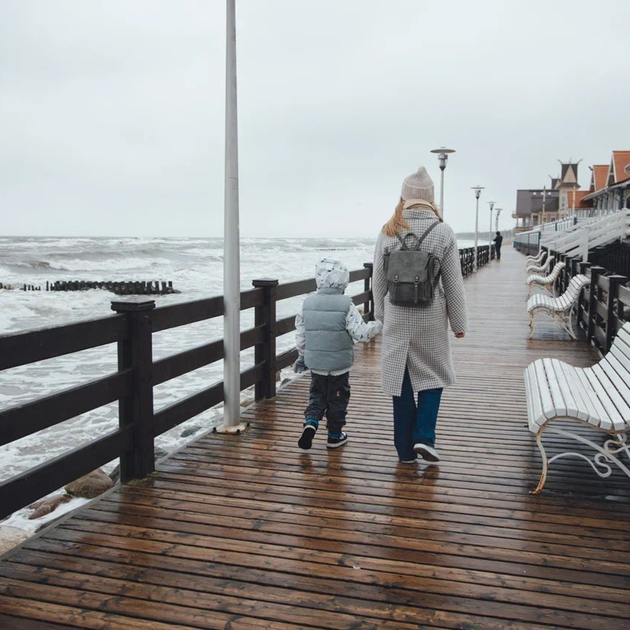 Семья в Зеленоградске / Шторм