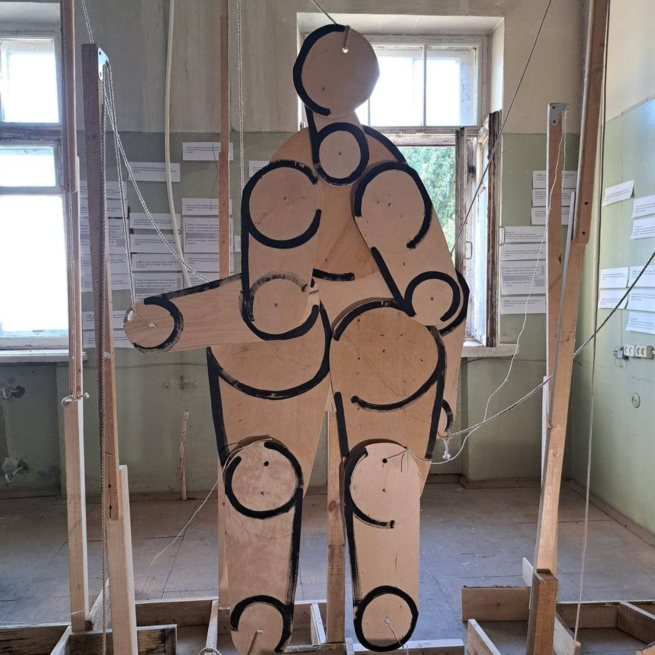 Тотальная инсталляция «Только для граждан РФ» 2024 Болотное биеннале