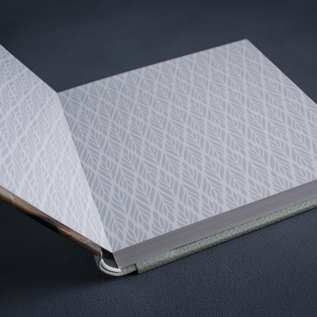 Фотокниги для двух сестричек. Фотограф в Москве Татьяна Байкова