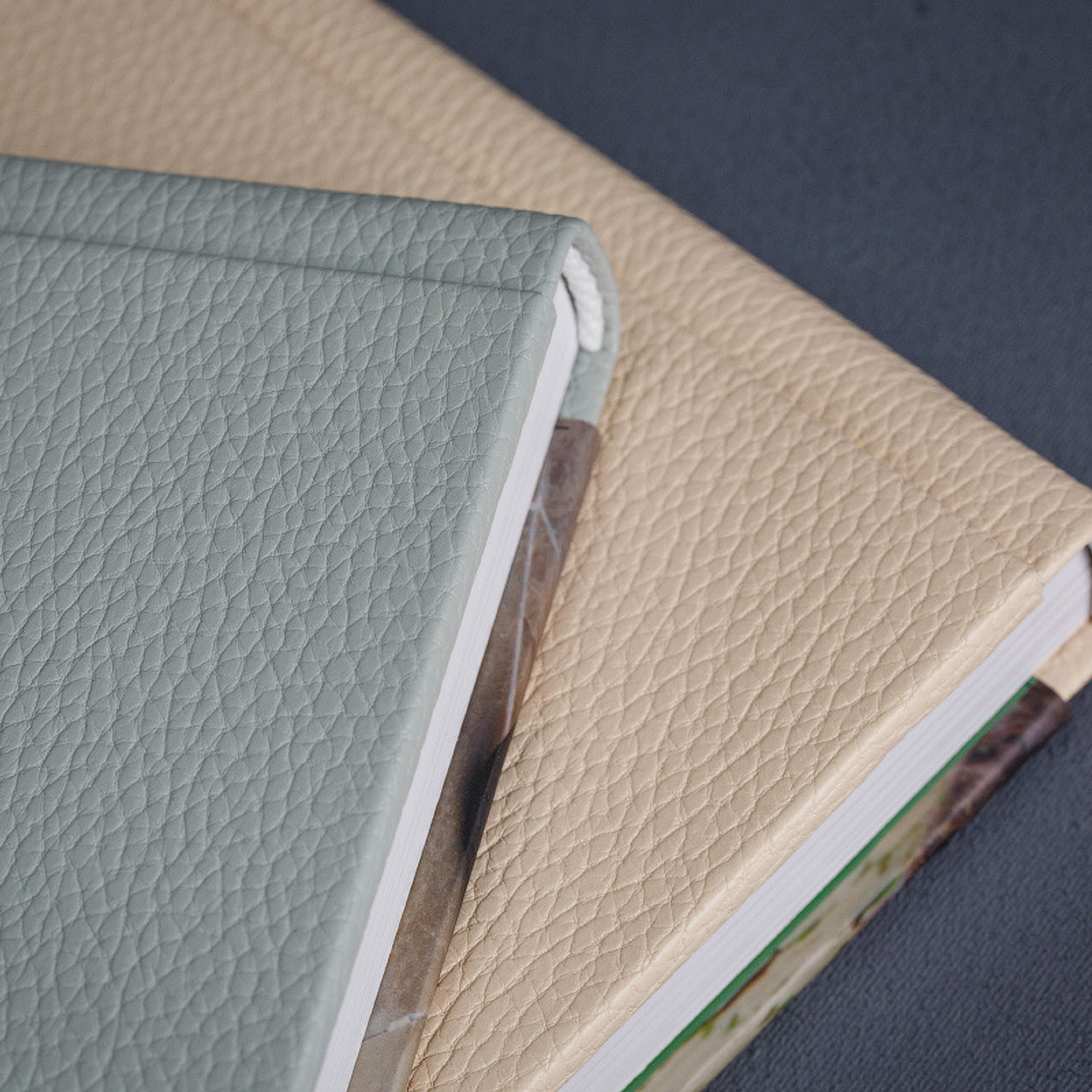 Фотокниги для двух сестричек. Фотограф в Москве Татьяна Байкова