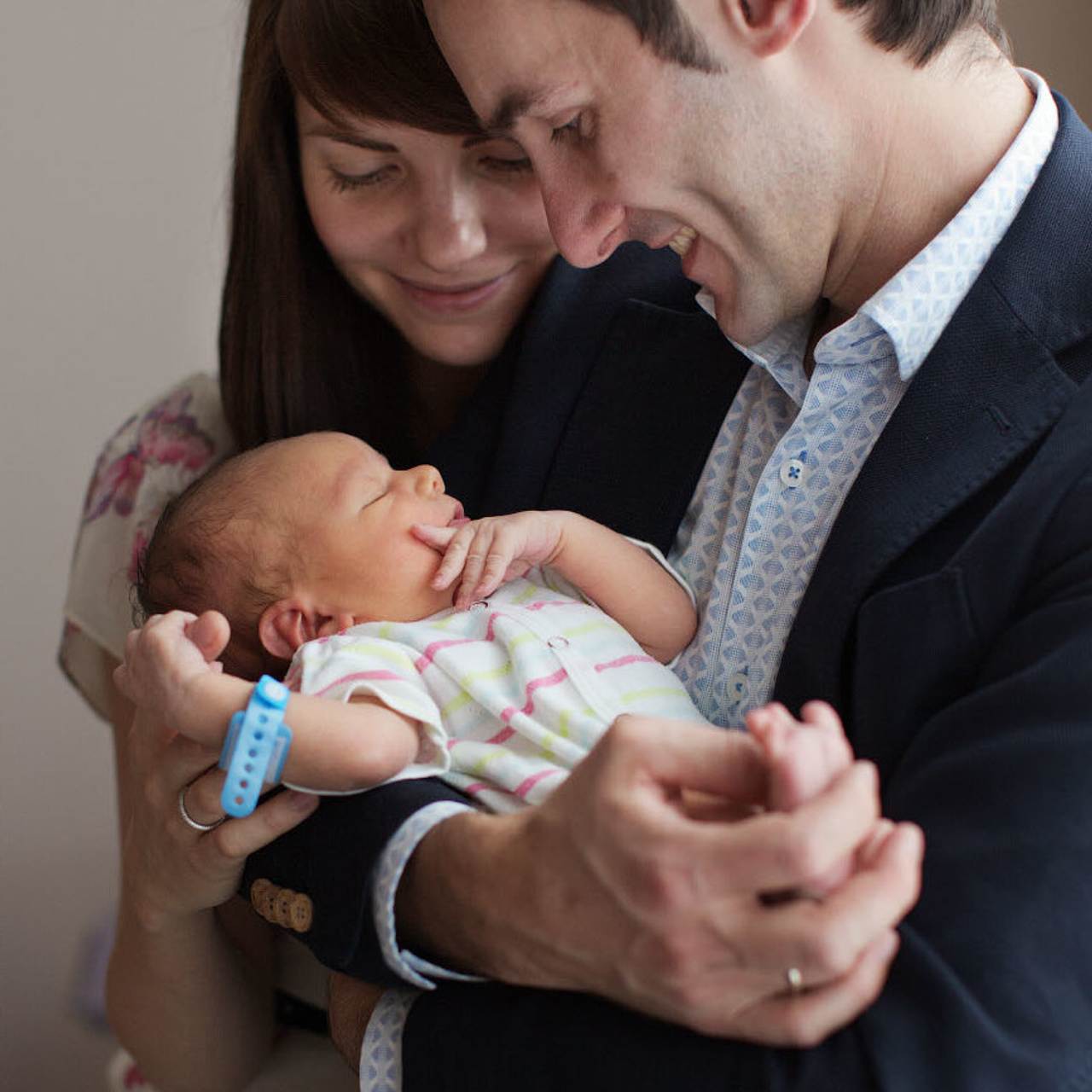 Фотосессия ожидания и выписка из роддома Лапино. Фотограф в Москве Татьяна Байкова