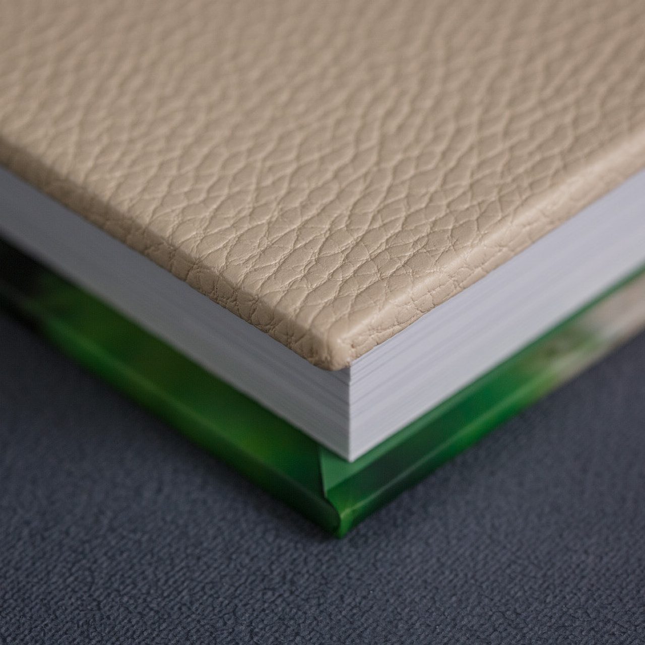 Фотокниги для двух сестричек. Фотограф в Москве Татьяна Байкова