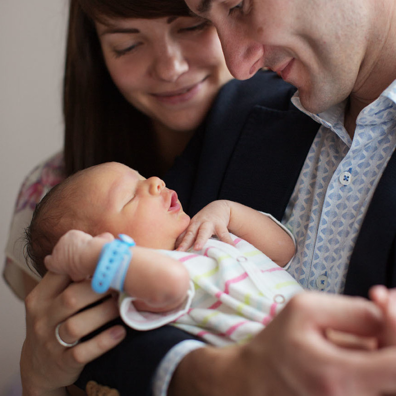 Фотосессия ожидания и выписка из роддома Лапино. Фотограф в Москве Татьяна Байкова