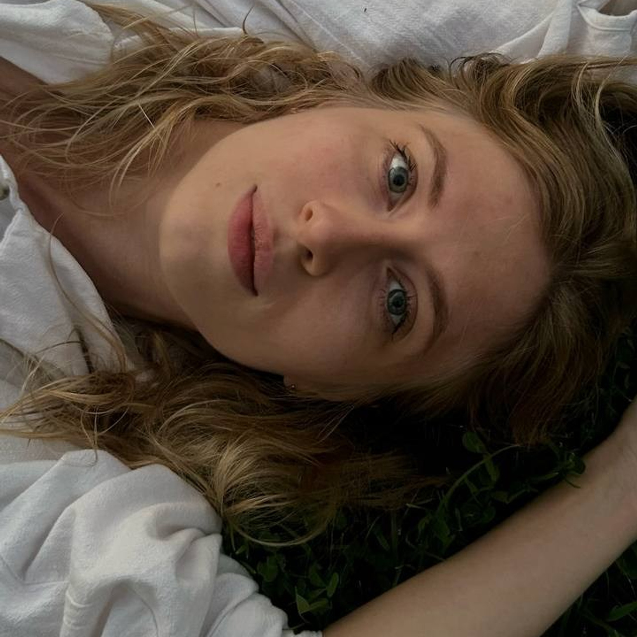 Юля, проводник в гвоздестоянии