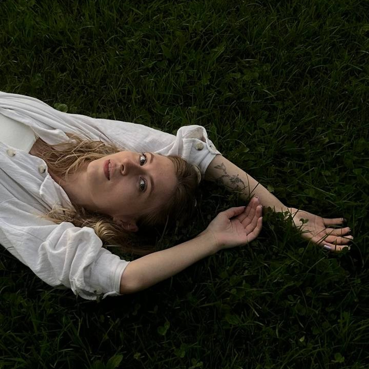 Юля, проводник в гвоздестоянии