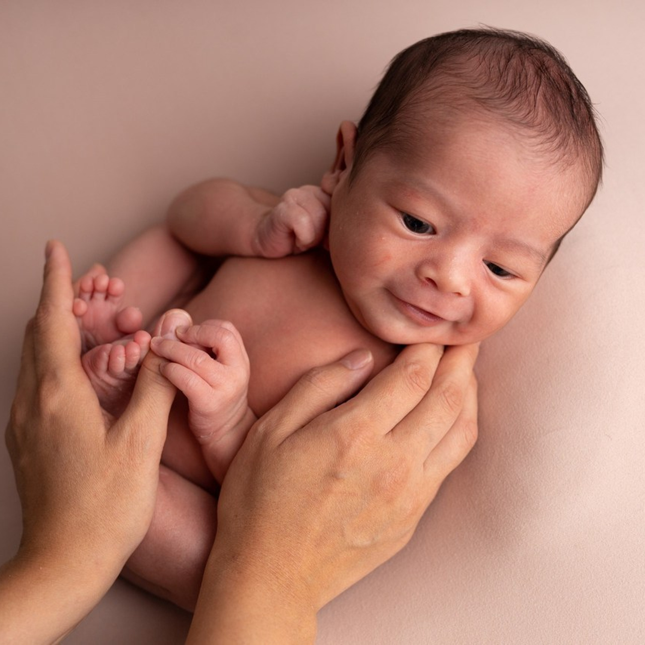 Отзывы родителей о фотосъемке малышей в Омской области. Лучше чем у Столярова. Фотограф новорожденных малышей в Омске и Омской области Эльвира Камаева