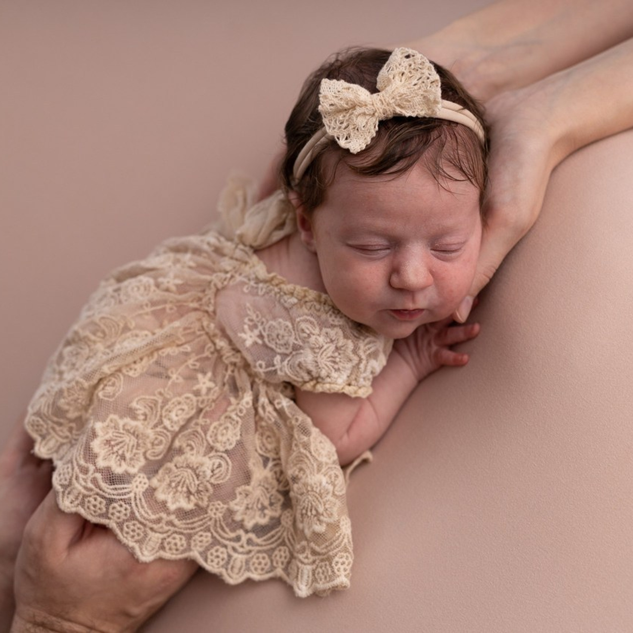 Отзывы родителей о фотосъемке малышей в Омской области. Лучше чем у Столярова. Фотограф новорожденных малышей в Омске и Омской области Эльвира Камаева