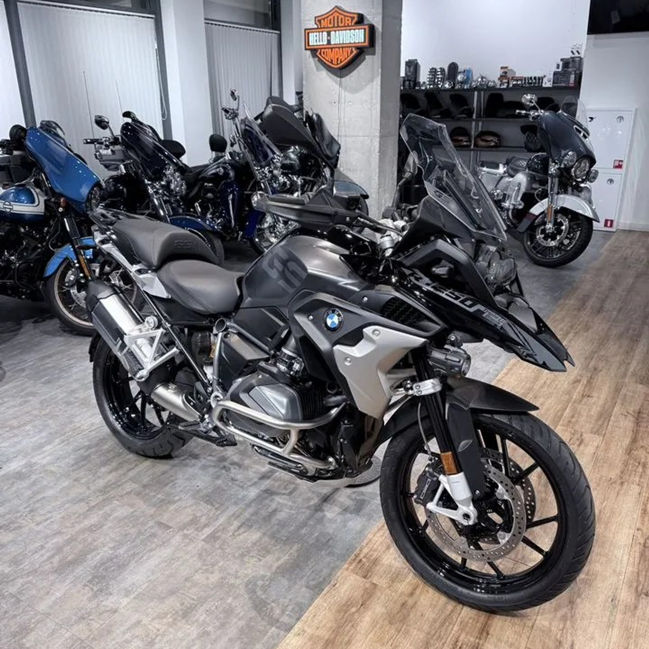 2022 BMW R1250GS (Triple Black)