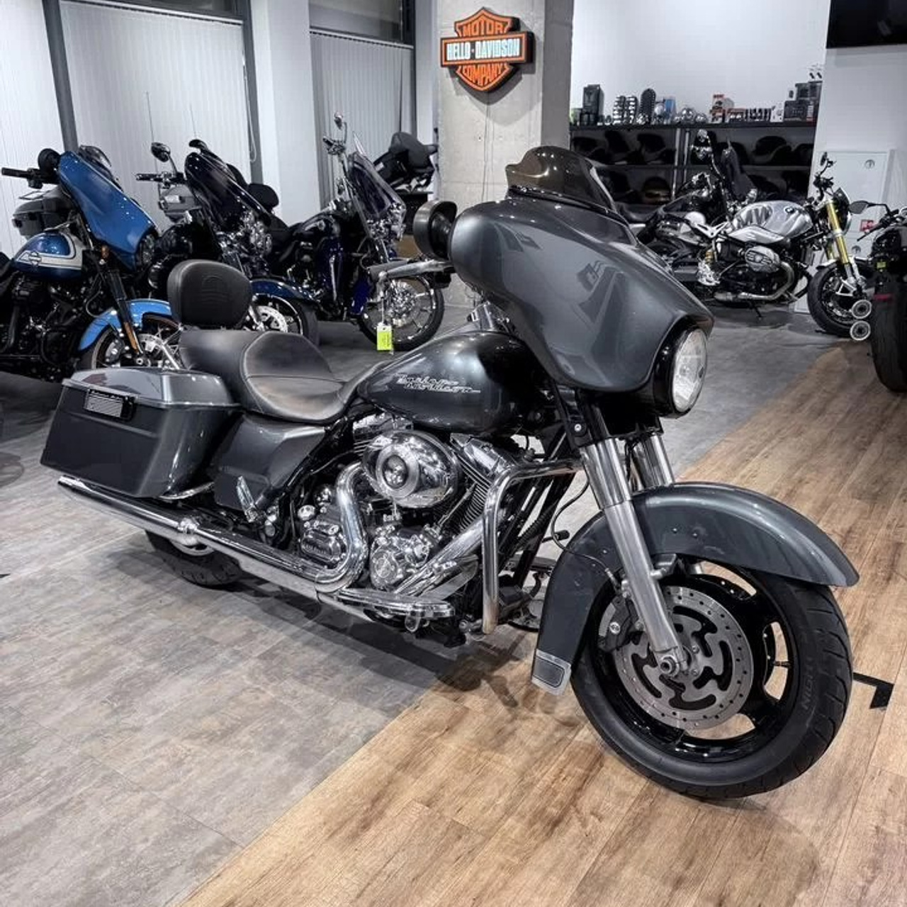 Street Glide ABS (Nardo Dark Gray)