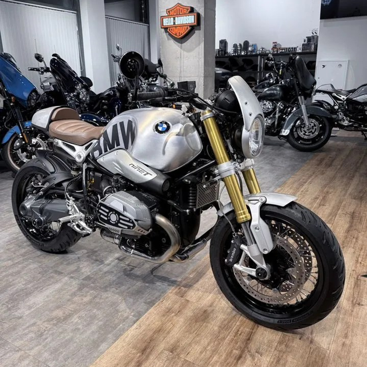 BMW R9T (Street Scrambler)