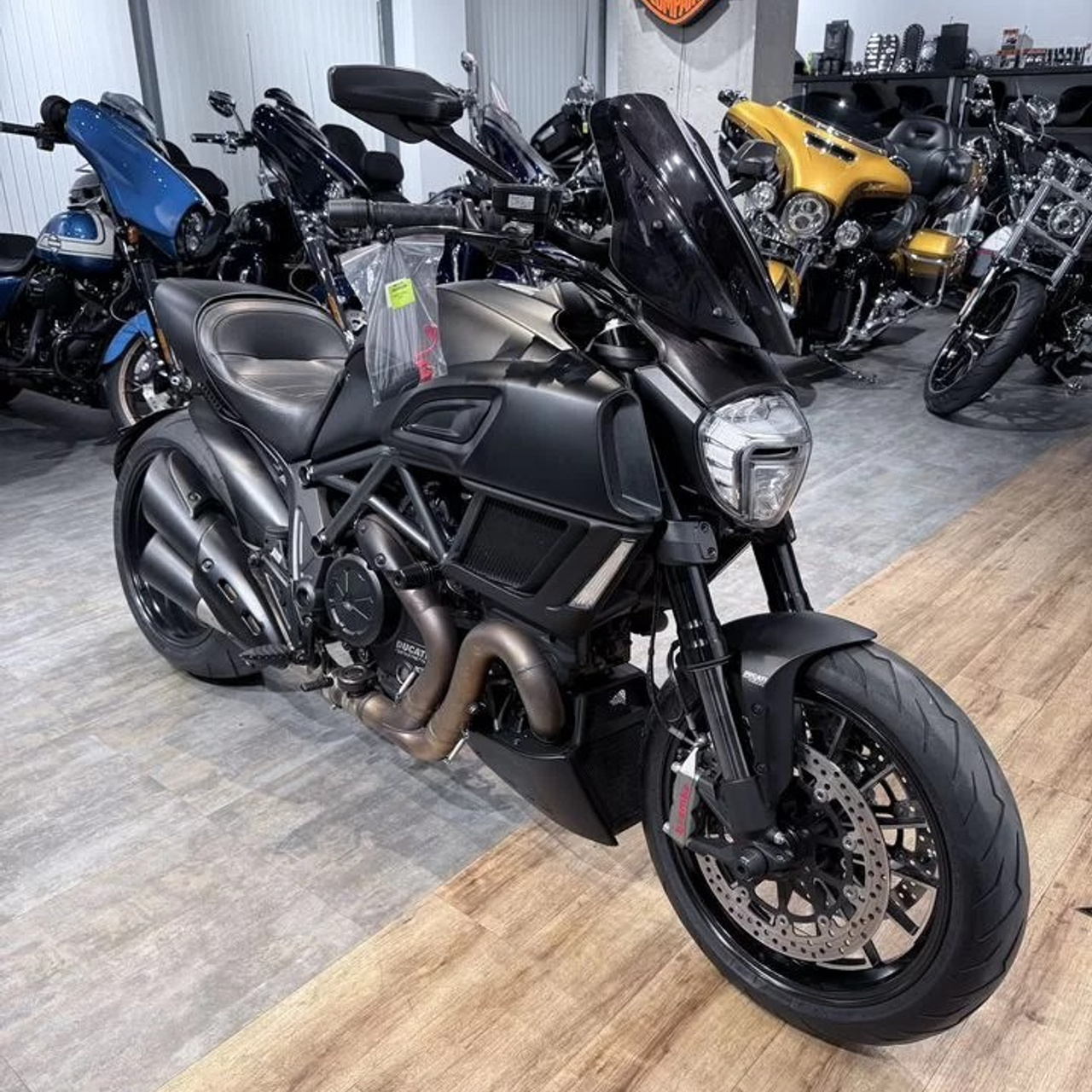 2015 Ducati Diavel (Dark Stealth)