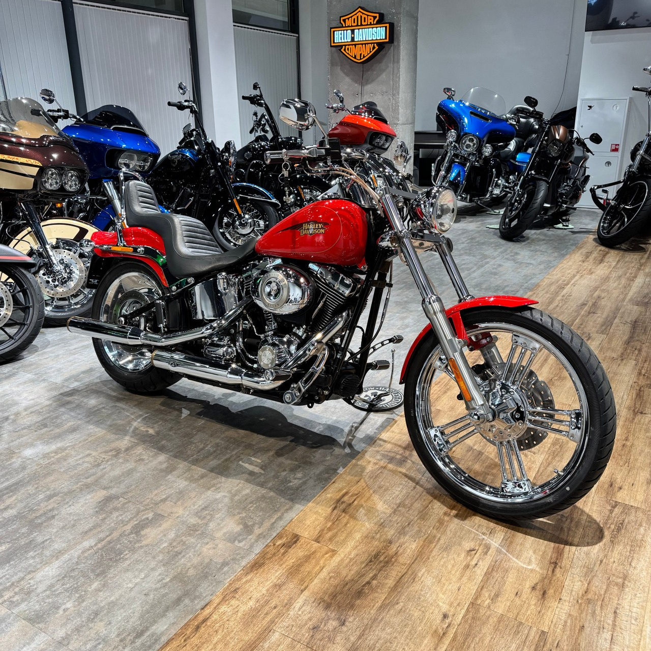 HD Softail Heritage Custom (Scarlett Red)