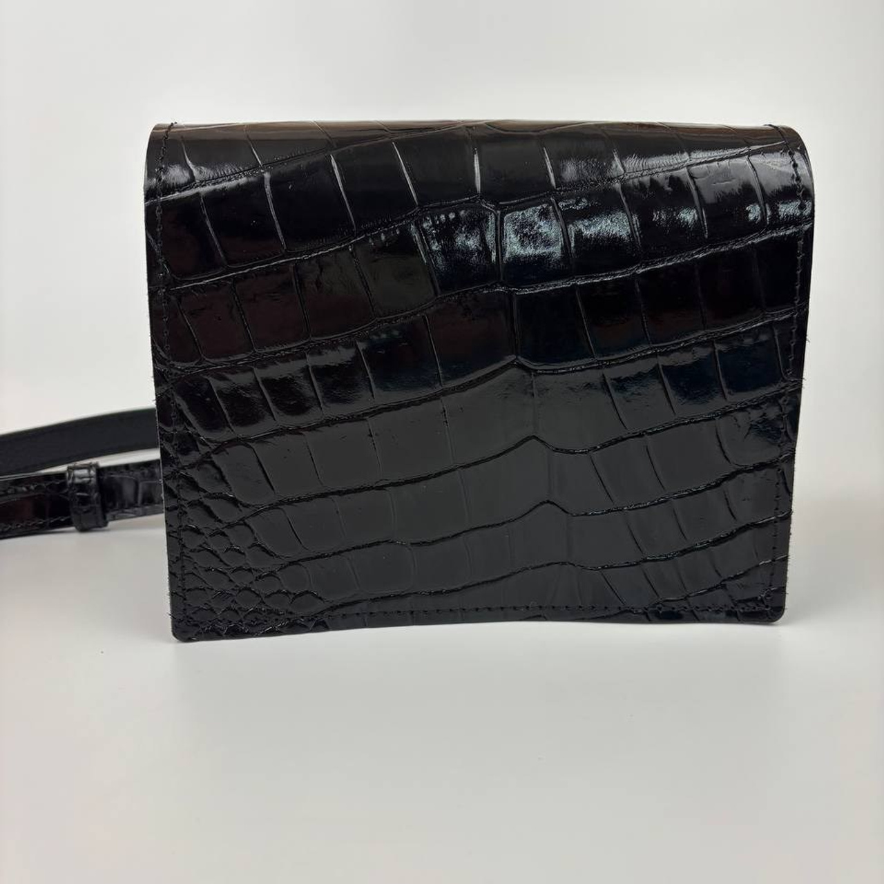 Юта мини черная лакированная. Бренд Alligatore Biaco — это изящные изделия из натуральной кожи