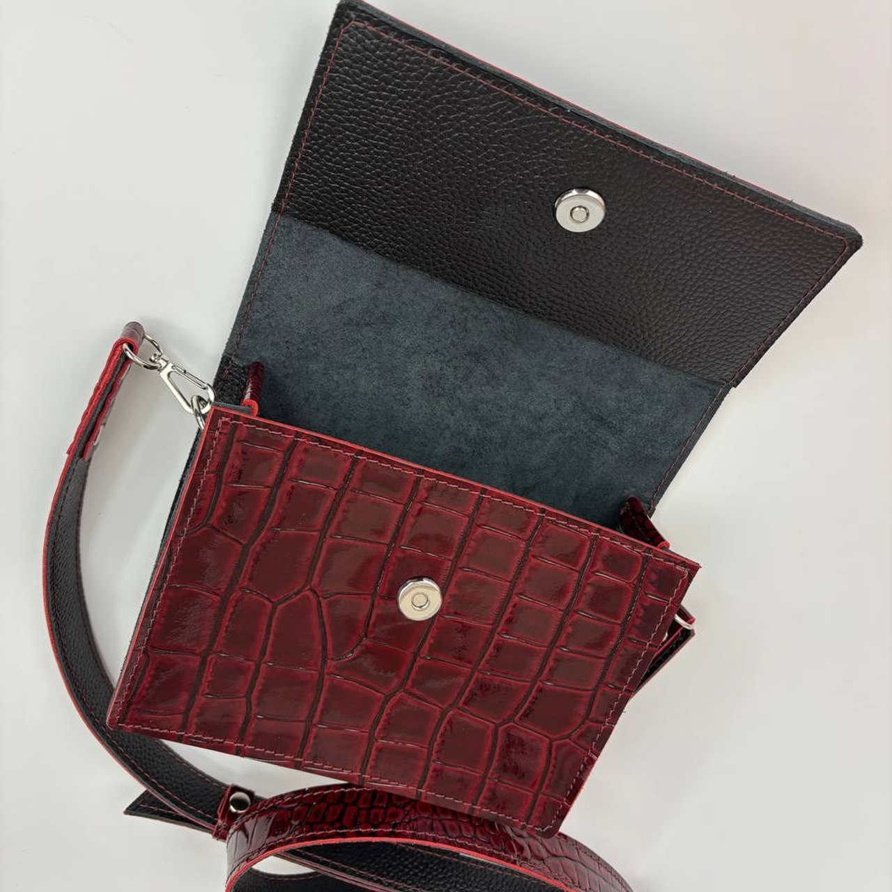 Юта мини бордовая лаковая. Бренд Alligatore Biaco — это изящные изделия из натуральной кожи