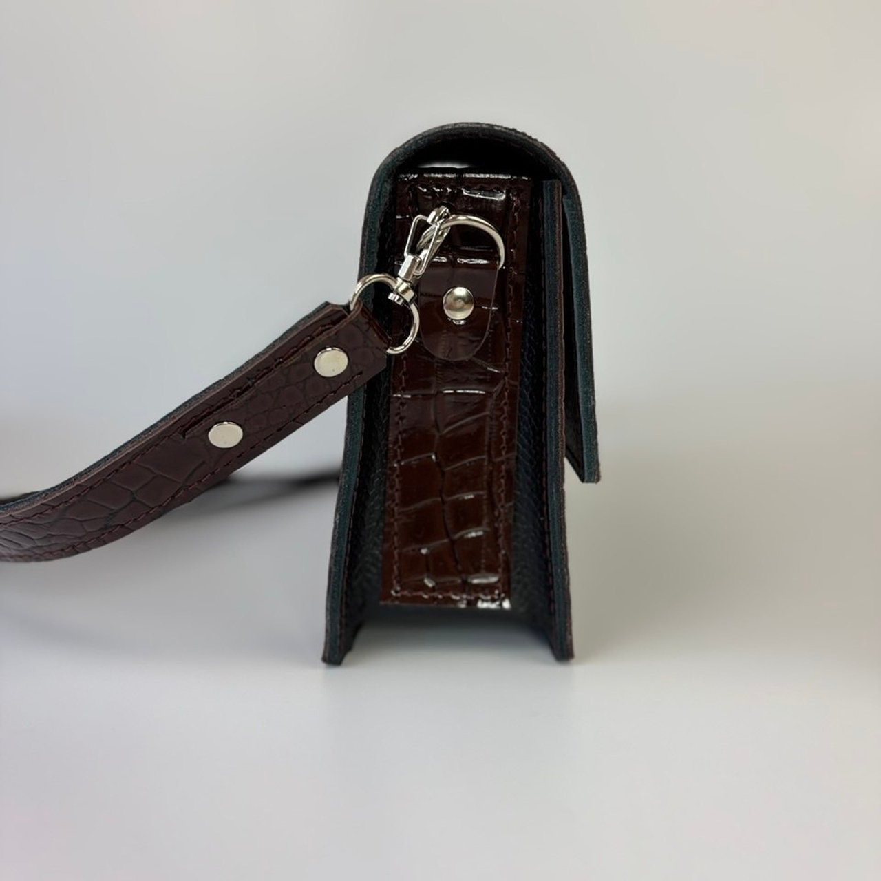 Юта мини коричневая лаковая. Бренд Alligatore Biaco — это изящные изделия из натуральной кожи