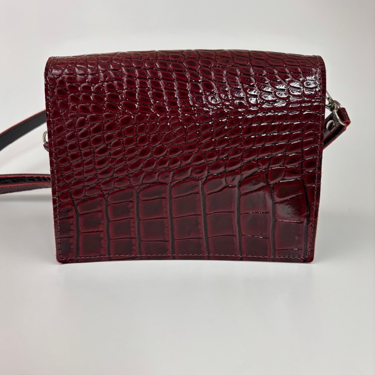 Юта мини бордовая лаковая. Бренд Alligatore Biaco — это изящные изделия из натуральной кожи