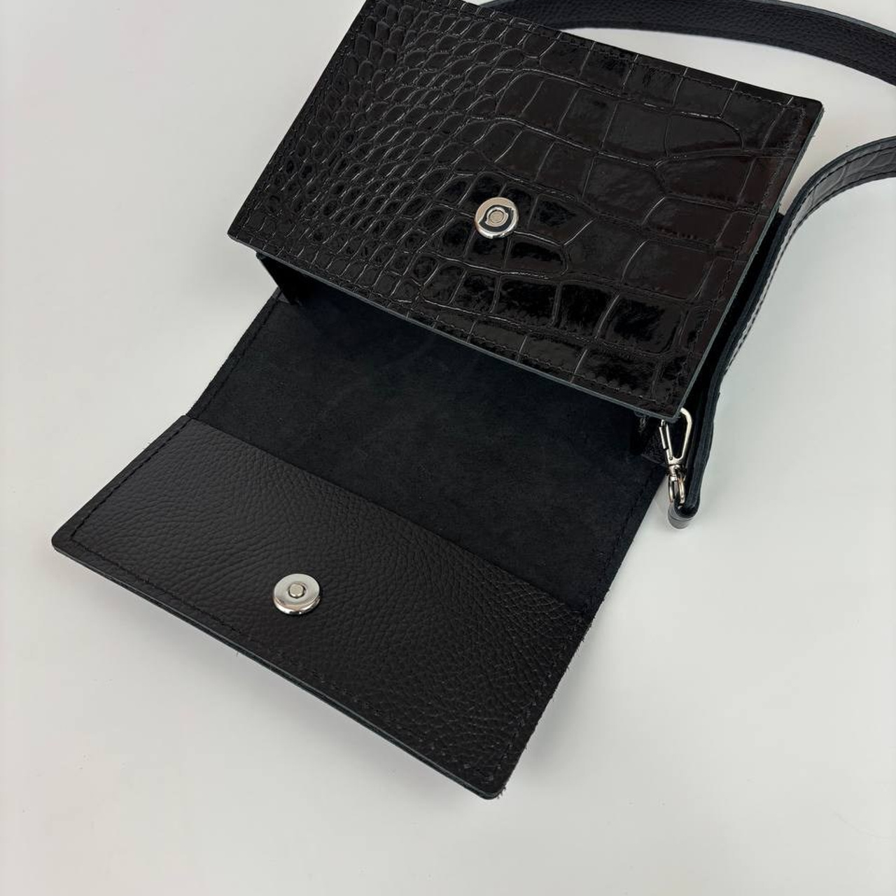 Юта мини черная лакированная. Бренд Alligatore Biaco — это изящные изделия из натуральной кожи