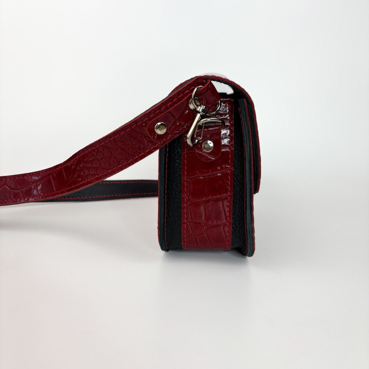 Нэя красная лаковая. Бренд Alligatore Biaco — это изящные изделия из натуральной кожи