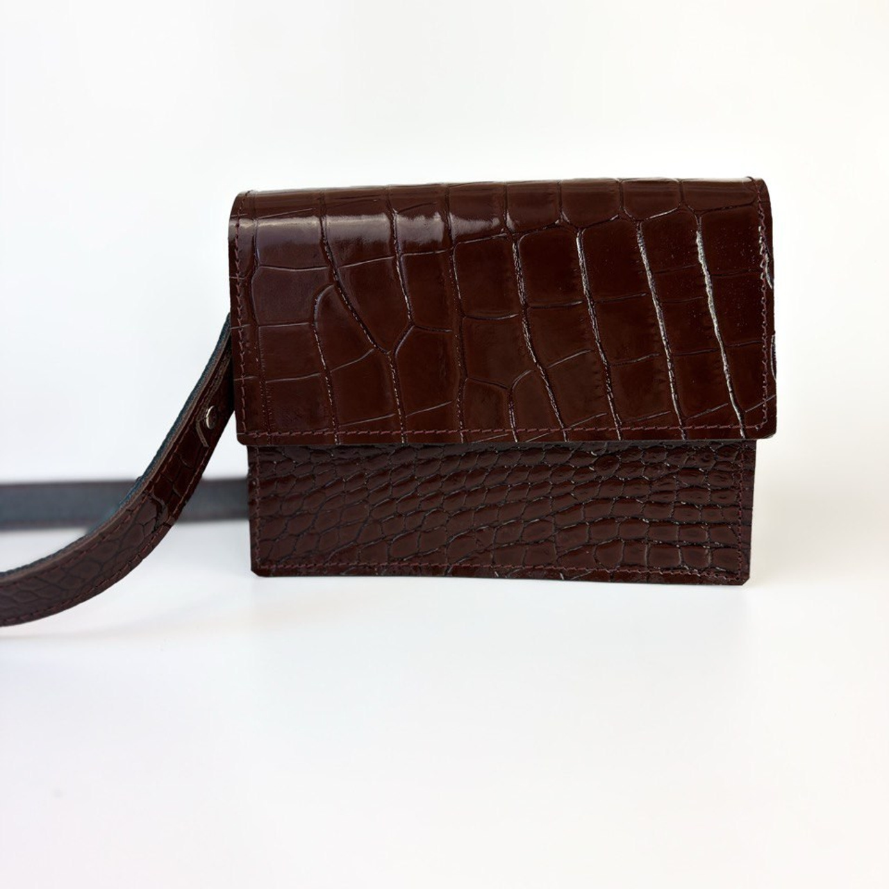 Юта мини коричневая лаковая. Бренд Alligatore Biaco — это изящные изделия из натуральной кожи