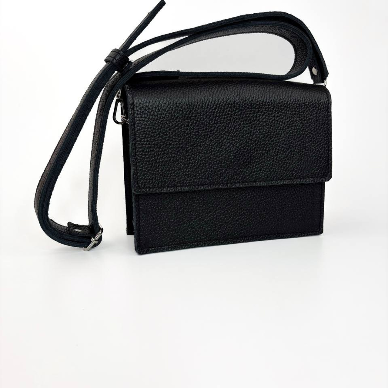 Юта мини черная максимус. Бренд Alligatore Biaco — это изящные изделия из натуральной кожи