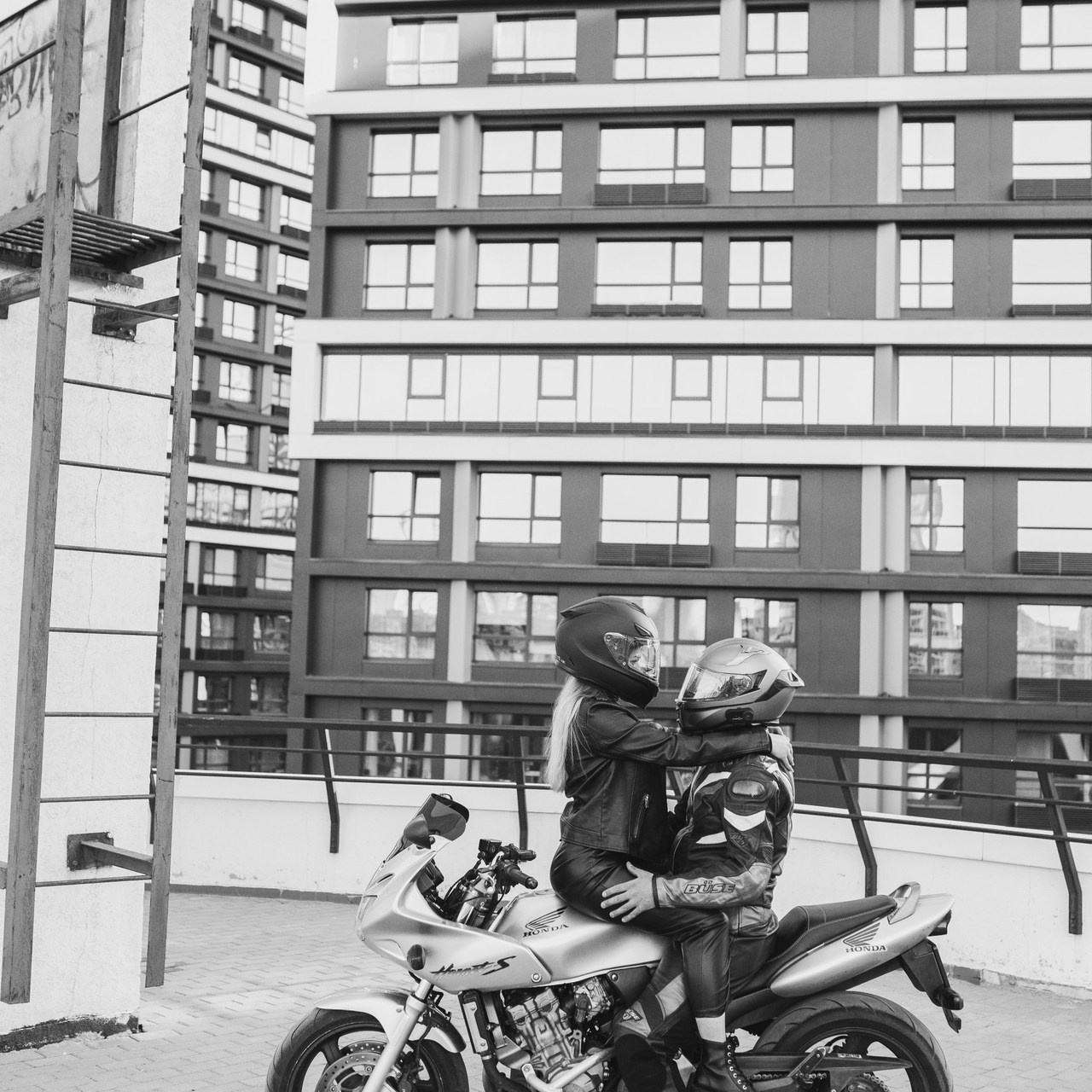 Жалаңаш, сұлу, семіз грузин әйелі.