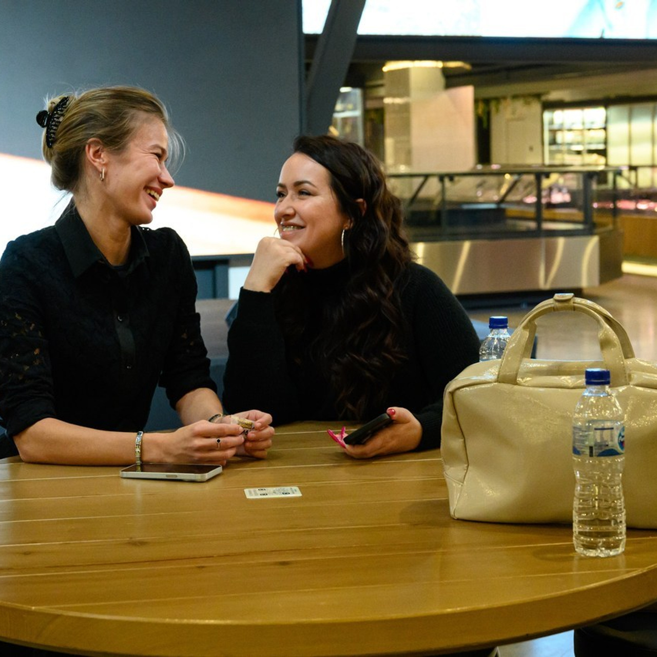 Отзывы. Приветствую! Меня зовут Александра, я занимаюсь репортажной и предметной съемкой в Красноярске