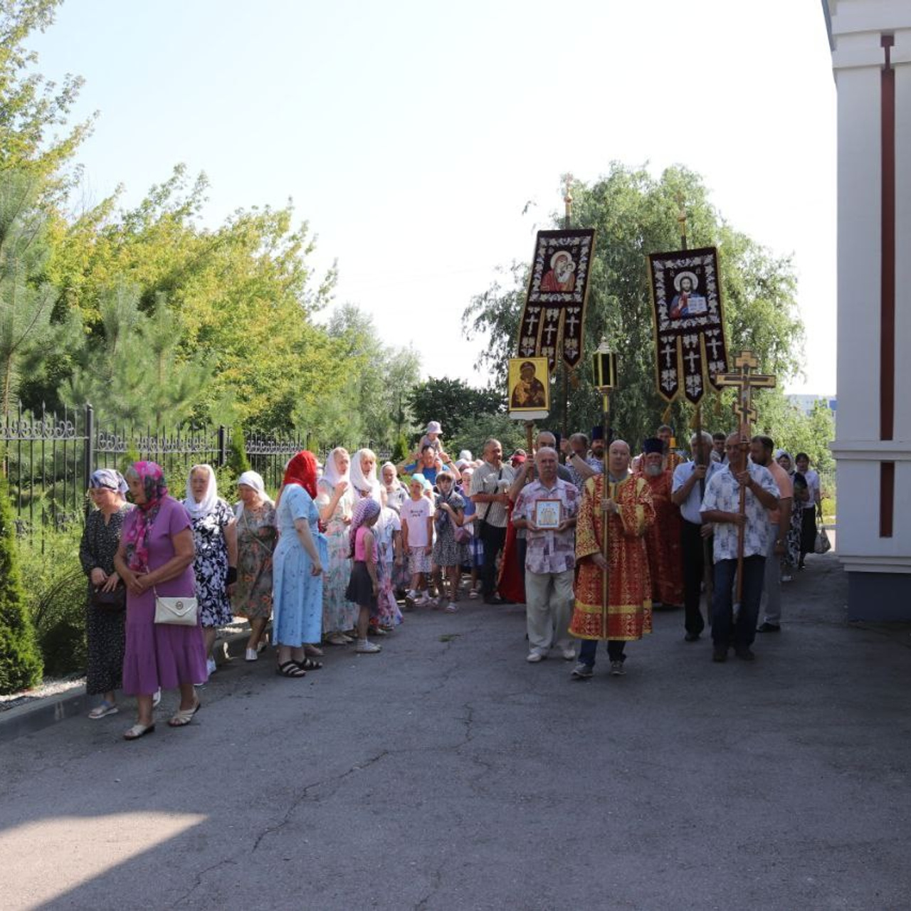 Престольный праздник в храме Царственных страстотерпцев. Саратовское Юго-Западное благочиние