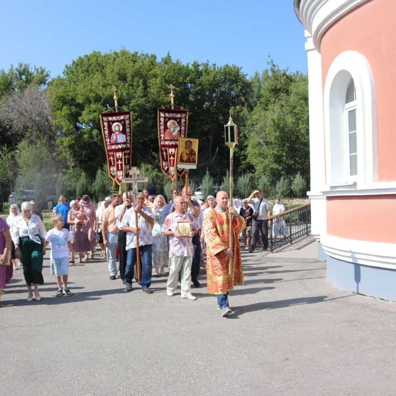 Престольный праздник в храме Царственных страстотерпцев. Саратовское Юго-Западное благочиние