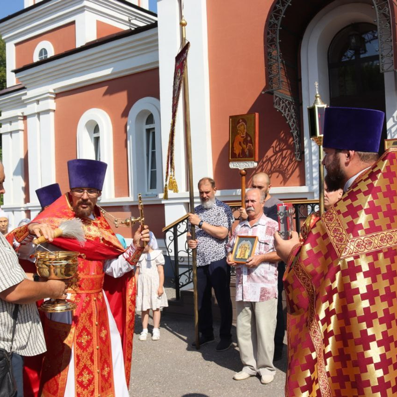Престольный праздник в храме Царственных страстотерпцев. Саратовское Юго-Западное благочиние
