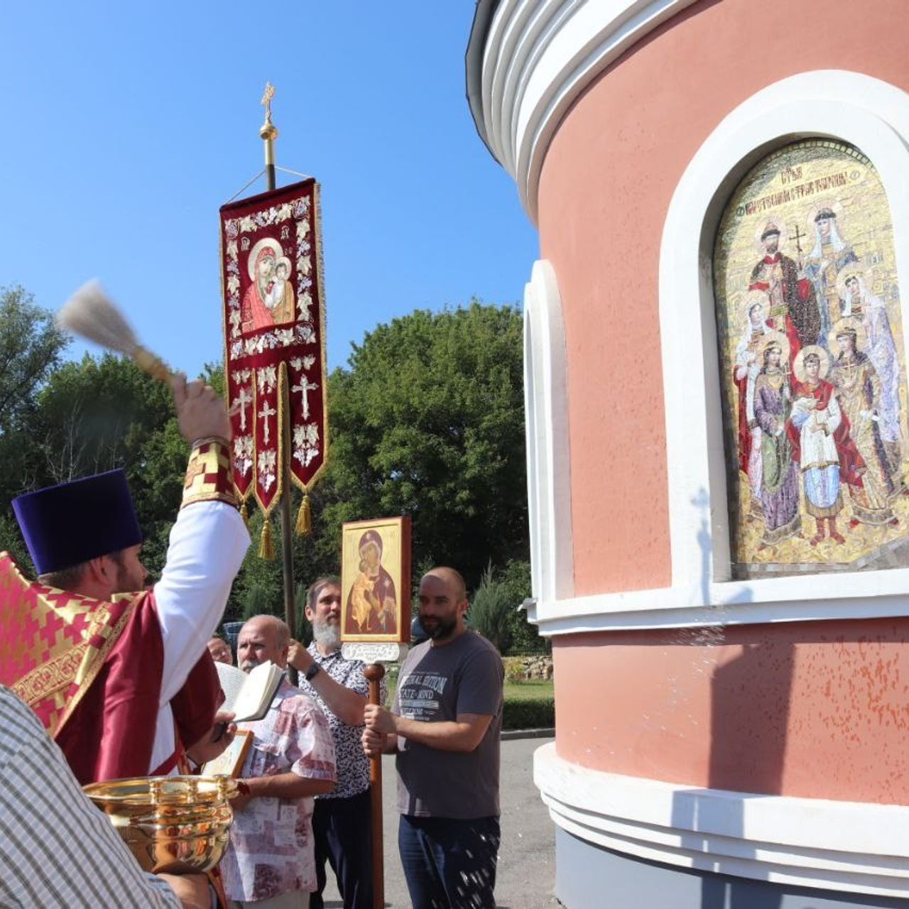 Престольный праздник в храме Царственных страстотерпцев. Саратовское Юго-Западное благочиние