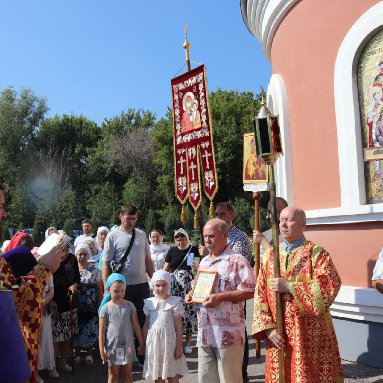 Престольный праздник в храме Царственных страстотерпцев. Саратовское Юго-Западное благочиние