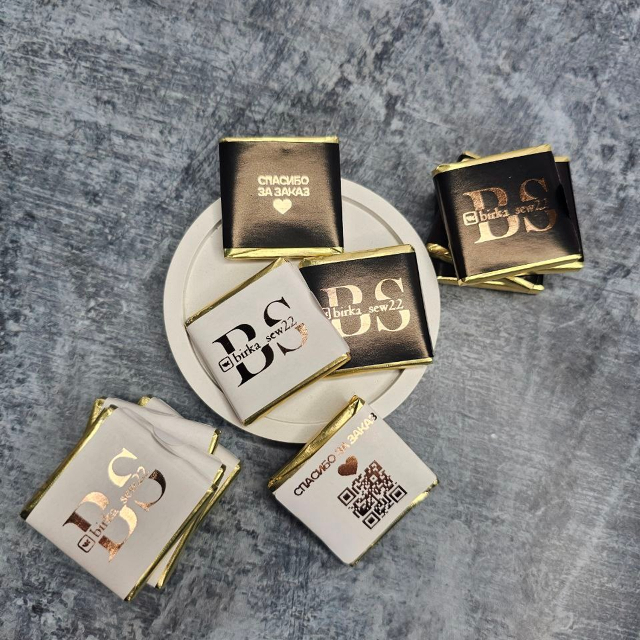 Печать на стикерах, этикетках для одежды, ленточках и наклейках в Приморско-Ахтарске. ФОТОСТИЛЬ, изготовление рекламной продукции в Приморско-Ахтарске