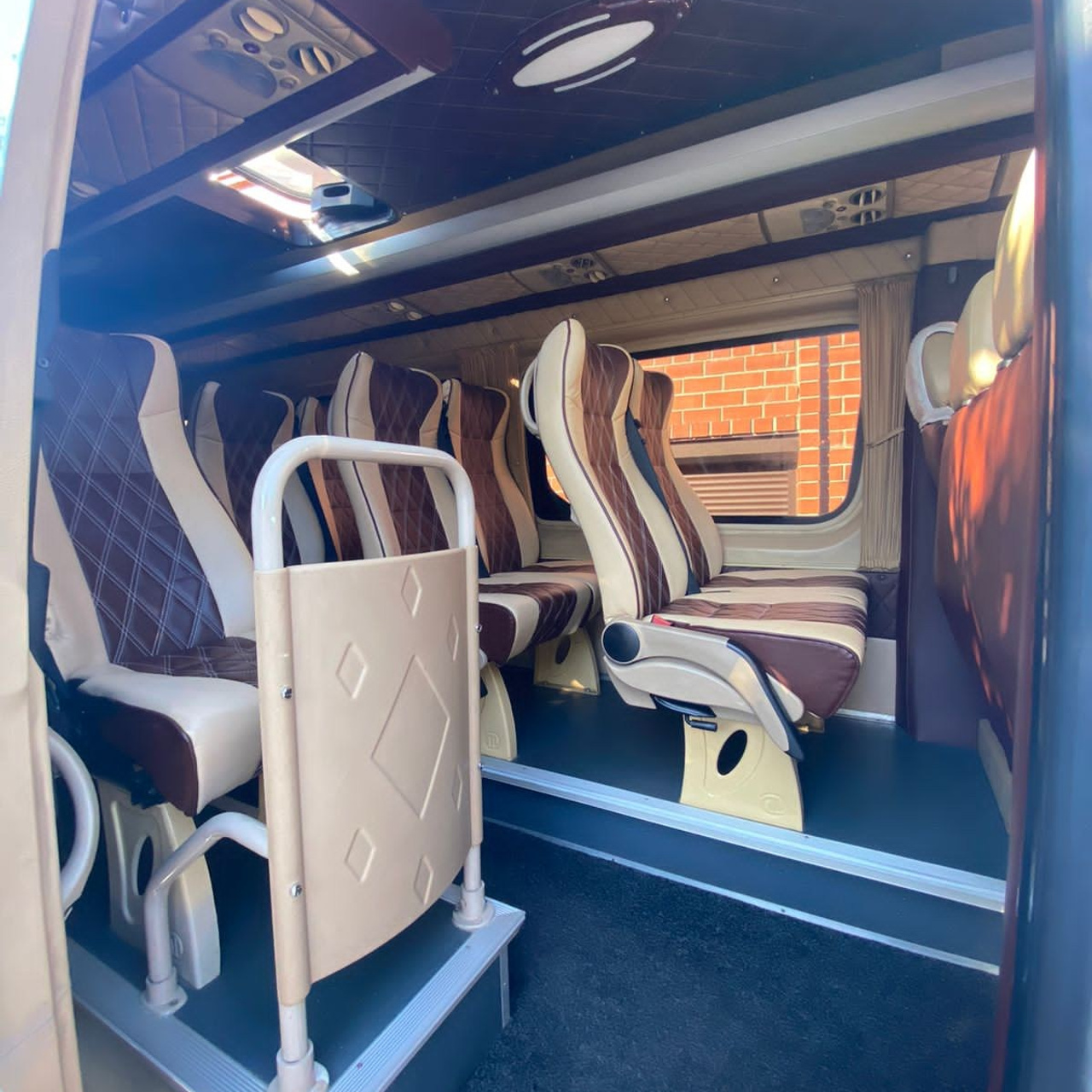 Арендуйте минивэн, автобус в Екатеринбурге за 5 минут